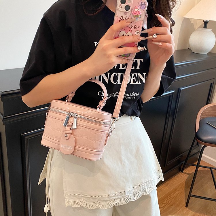 PU Bucket Bag with Zipper and Patchwork Detail - Image 3