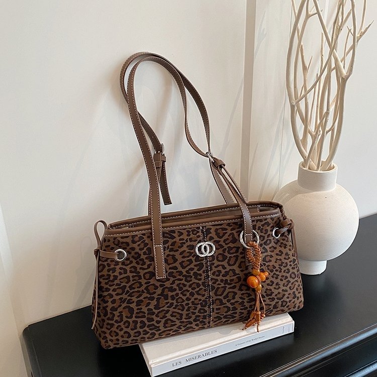 Leopard Print PU Underarm Bag with Zipper and Patchwork Detail - Image 4