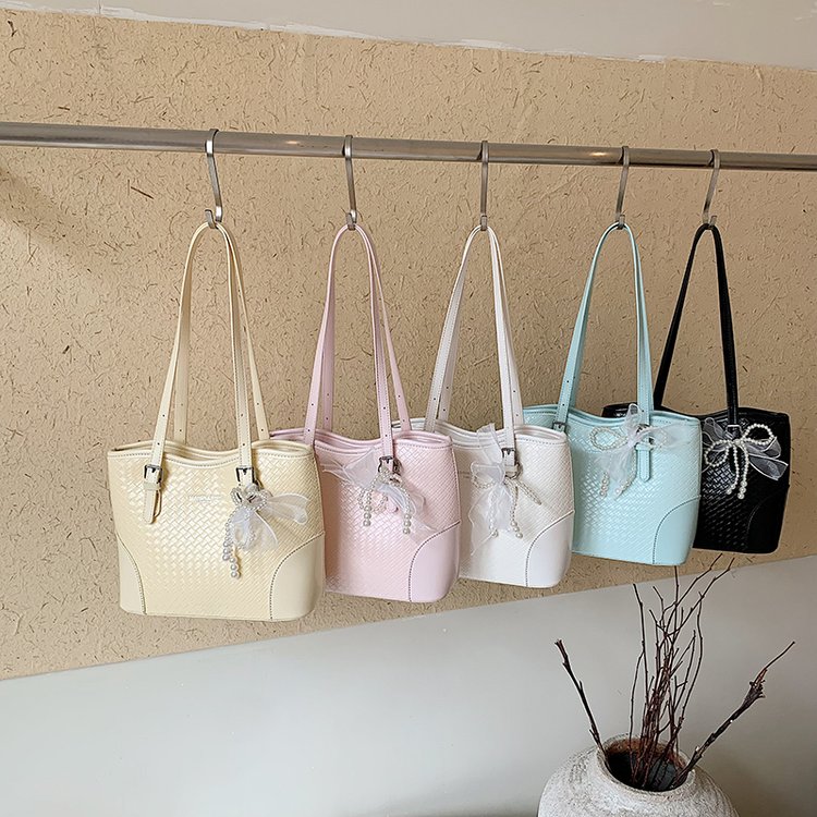 Women’s Large Shoulder Crossbody Handbag with Zip Clasp – Summer 2026